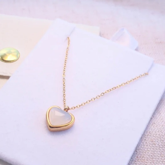 Tiny white heart 🤍 necklace - Picture 2 of 4